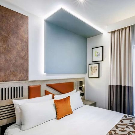 Spark By Hilton London Ромфорд Экстерьер фото