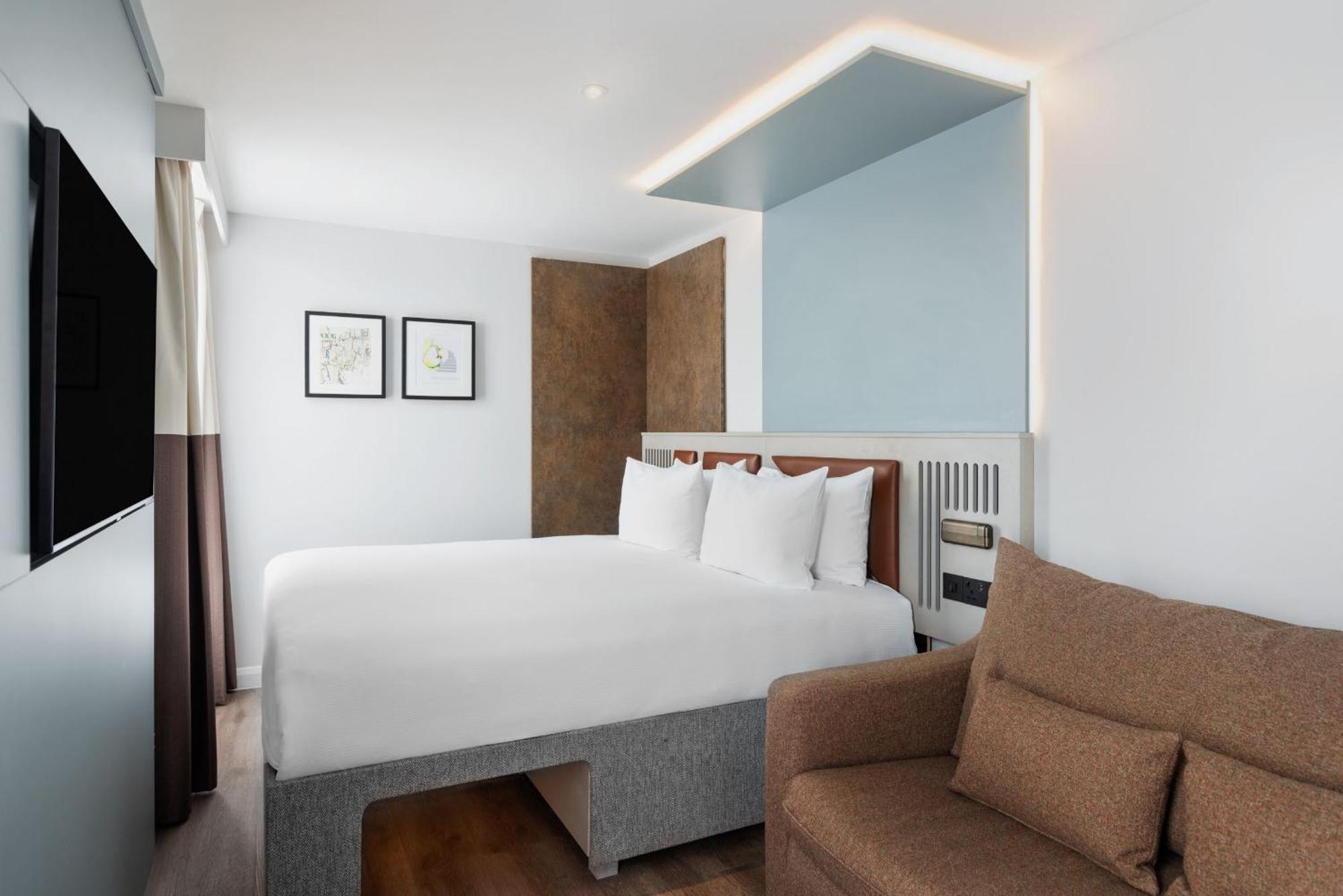 Spark By Hilton London Ромфорд Экстерьер фото
