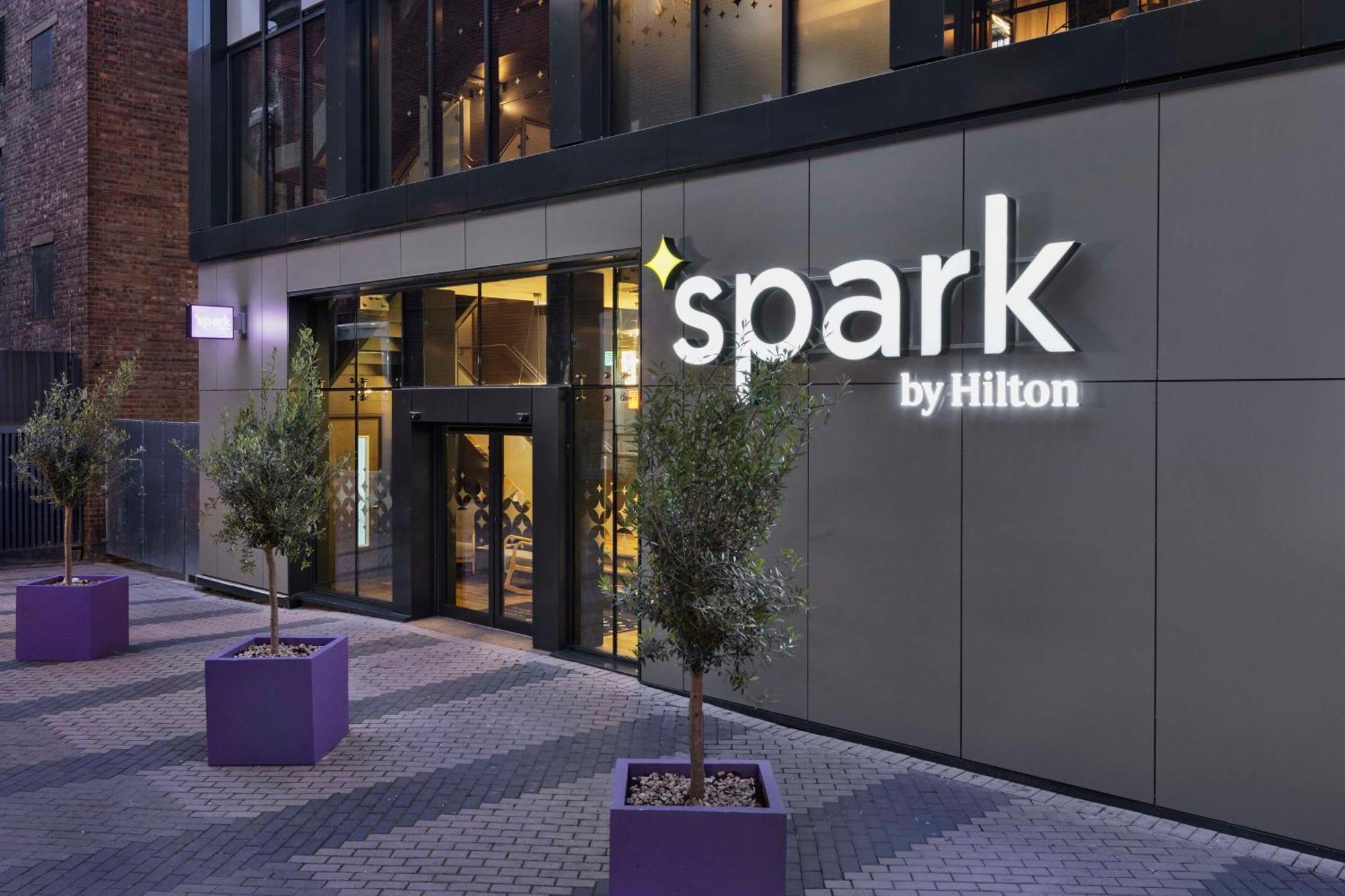 Spark By Hilton London Ромфорд Экстерьер фото