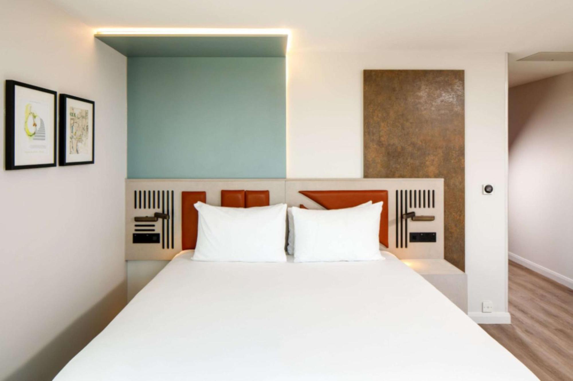 Spark By Hilton London Ромфорд Экстерьер фото