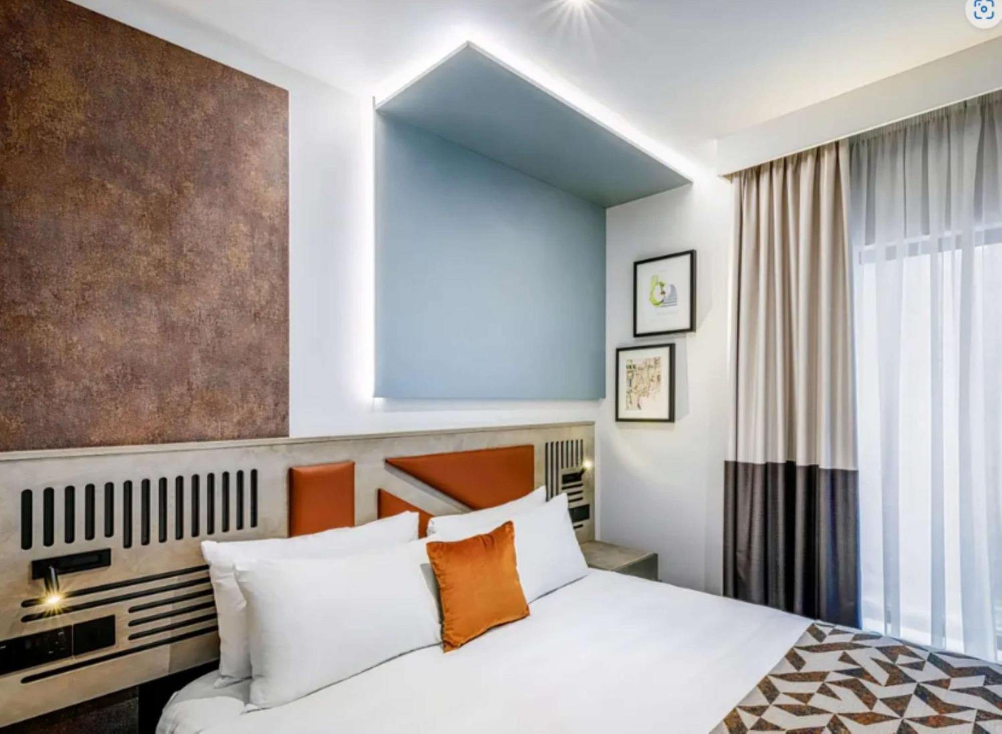 Spark By Hilton London Ромфорд Экстерьер фото
