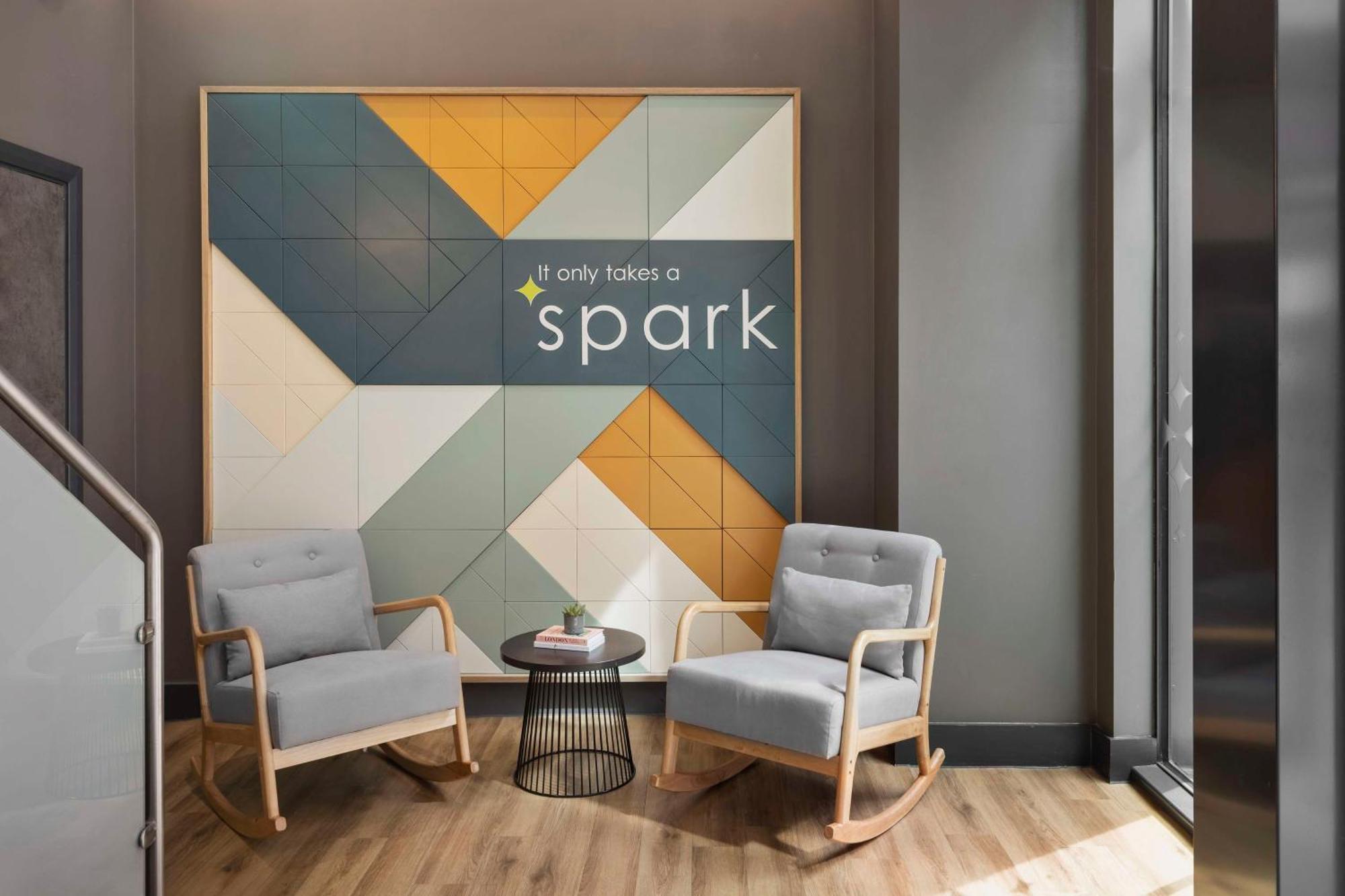 Spark By Hilton London Ромфорд Экстерьер фото